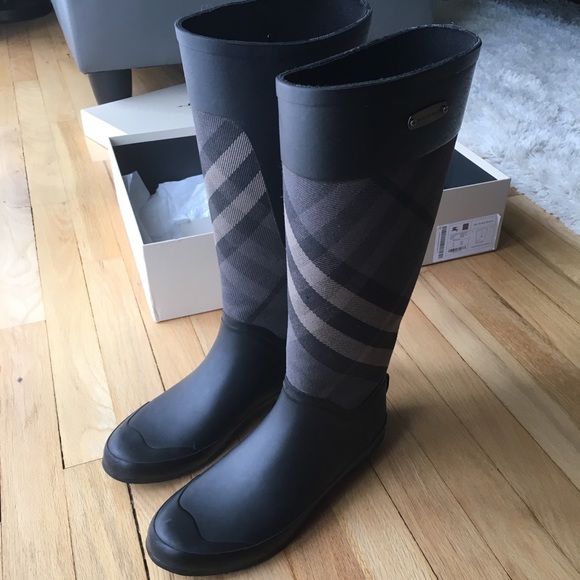 Burberry Shoes - Burberry Sz 8 Clemence Charcoal Rain Boot